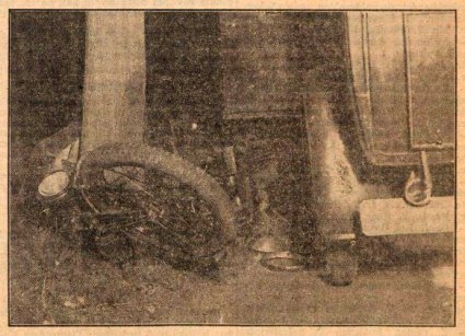 wrak van de motorfiets (Bron: Nieuwe Tilburgsche Courant van 13 september 1934)