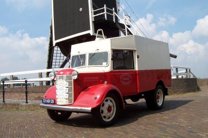 De Austin Bellewagen bij de Standerdmolen in Heusden (bron: Hans van Hooff Classic Cars)
