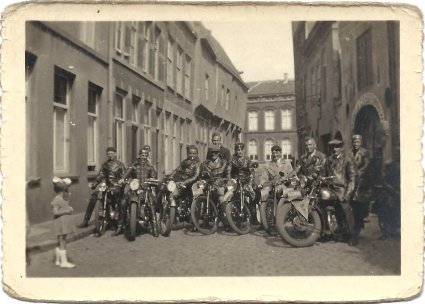 BMC, 1937. Derde van rechts J. v.d. Ven (bron: collectie Nico van Gool en Thea van Gool-Geertzen)
