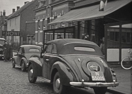 Opel Kapitän (Beeld: Leo Uijtendaal. Bron: collectie Regionaal Archief Tilburg)