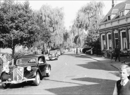 N-56778 tijdens optocht priesterwijding (foto: collectie H. Ansems)
