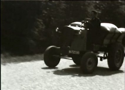 Beeld: Dorpsfilm Overloon 1953, op 9:40. Bron: Collectie De Oude Schoenendoos.