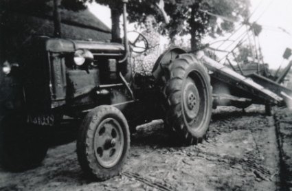 Fordson tractor met kenteken N-81039 (foto: Lambert van de Kerkhof, collectie: Gemeentearchief Gemert-Bakel, nr. LVK 0458).