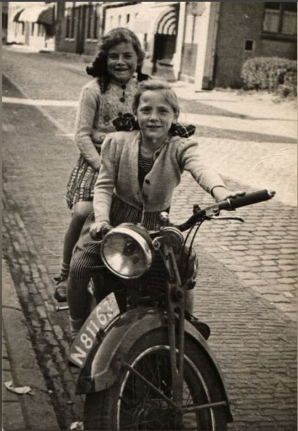 Matchless (bron: collectie Heemkundekring Halchterth)