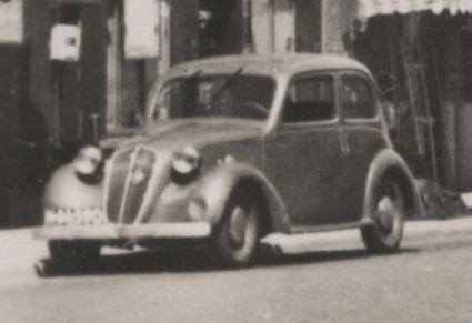 Fiat (detail, negatief, van foto 1)
