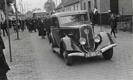 Peugeot (Foto: Jan Duppen. Bron: coll. Heemkundekring De Kommanderij Gemert)