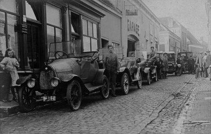 Foto 2: Polderstraat te Oudenbosch, ca. 1920 (bron: heemkunde Oudenbosch, erven A. Verkouteren)