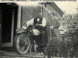 A. van den Hoogenhoff en Wilhelmina Pennings met een Royal Enfield, 1939 (bron foto: Collectie W. Vloet)