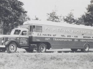 International truck met oplegger, c. 1950 (collectie West-Brabants Archief)