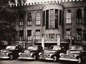 Pontiacs (foto: Van Berkel; coll. Regionaal Archief Tilburg) Pontiacs (foto: Van Berkel; coll. Regionaal Archief Tilburg)