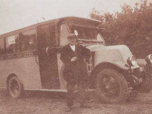 Renault autobus, 1928 (bron: collectie West-Brabants Archief) 