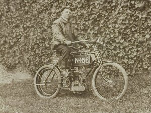 Simplex motorfiets, 1905 (collectie Regionaal Archief West-Brabant)