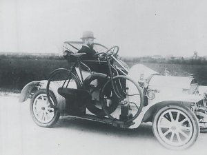 Dr. Kanters in zijn Oryx, c. 1910 Foto: Beeldcollectie Ton Cruysen. Bron: BHIC