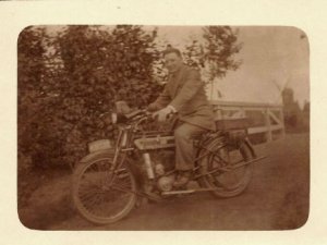 Foto 1: Gillet (bron: Fotoarchief Heemkundekring De Vrijheijt van Rosendale)