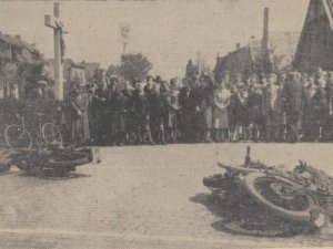 De wrakken van de motorfietsen. Bron: Dagblad van Noord-Brabant, 8 mei 1939)