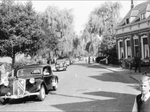 N-56778 tijdens optocht priesterwijding (foto: collectie H. Ansems)