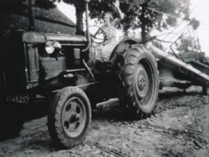 Fordson tractor met kenteken N-81039 (foto: Lambert van de Kerkhof, collectie: Gemeentearchief Gemert-Bakel, nr. LVK 0458).