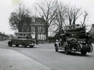 Bedford en Ford (foto: © Johan van Eerd. Bron: Heemkundkering Vehchele)