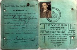 Voor- en achterzijde van het rijbewijs van Piet van Thiel, 1928 (bron: archief Arthur van Thiel)