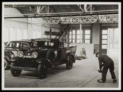 Takelwagen van het bedrijf in de Difoga-garage, 1938 (foto C.A.B.A.M. Schade. Bron collectie West-Brabants Archief)