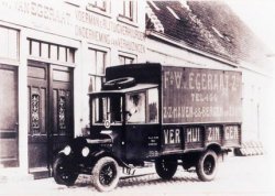 Vrachtwagen van W. v. Egeraat (West-Brabants Archief)