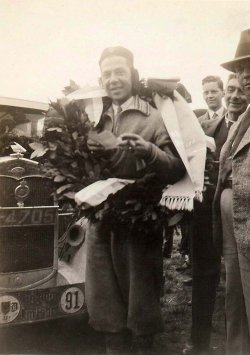 Jacques als winnaar van de 10.000 km rit, 1931