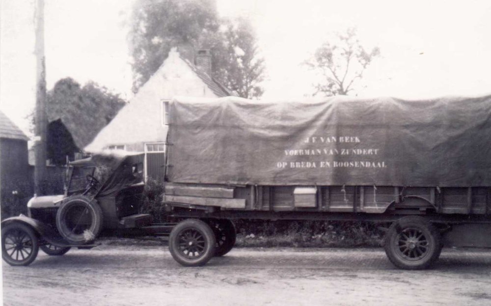 N-15855 De eerste vrachtwagen (coll. C. van Beek)