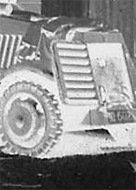 Links III-603, rechts III-607 in Duitse handen (bron: Landsverk M38 Pantserwagen)
