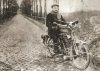 W.P. van de Wiel op de motor van C.H. van de Wiel (collectie: R.A.J. van de Wiel)