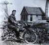 Kees van der Vaart op motor met kenteken N-6841 (foto: R. van der Veeke)